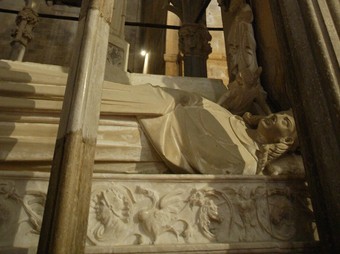 El doble sepulcre de Jaume II i Blanca d'Anjou, que també es conserva al Reial Monestir de Santes Creus JUDIT FERNÀNDEZ