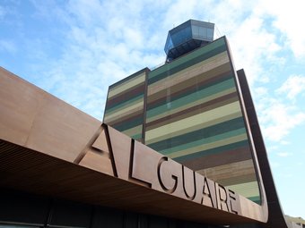 La torre de control de l'aeroport de Lleida-Alguire. ORIOL DURAN