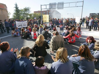 Més de 500 persones van participar ahir en la protesta dels treballadors de Lear.  M.M