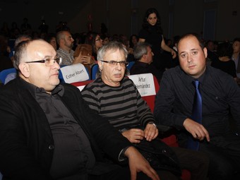 Pere Mayor, Ferran Torrent i el regidor de Cultura, a l'acte de cloenda de l'Inquiet. /  CEDIDA
