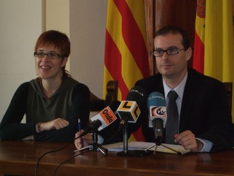 Àgueda Micó i Julià Engo, en conferència de premsa per a explicar el Taller Ocupacional.