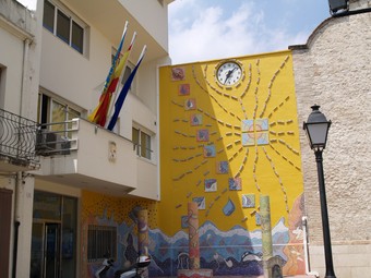 Façana principal de l'Ajuntament d'Almoines. /  ESCORCOLL