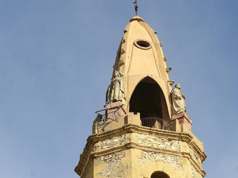 El cimbori del campanar de l'església de Creixell el va dissenyar Jujol. /  DIMAS BALAGUER