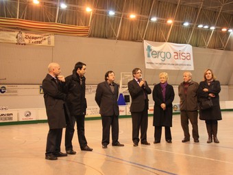 El conseller Jordi Ausàs inaugura els vestidors del Pavelló Municipal d'Esports de Sant Feliu de Codines