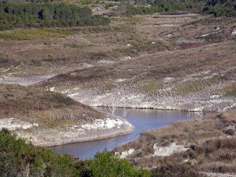 La construcció del pantà va deixar sense aigua el tram final del riu Gaià.  JOSÉ CARLOS LEÓN