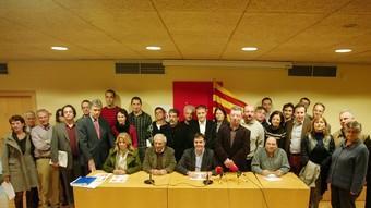 El grup de polítics d'arreu del món, reunit ahir a Barcelona.  ANDREU PUIG