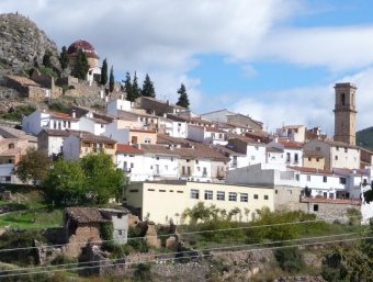 Municipi d'Andilla situat sobre el turó que el caracteritza, a la comarca dels Serrans. ESCORCOLL