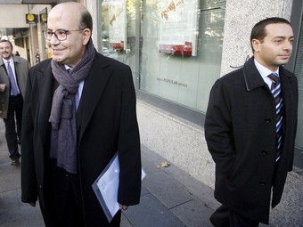 Víctor Ros i Antoni Jiménez sortint de l'Audiència Nacional després de declarar. EFE