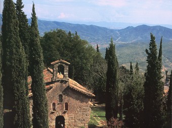 L'ermita de Sant Iscle, al jardí del monestir.  LLUÍS CASALS