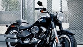 Amb el negre com a color de base per a la nova Fat Boy Special, Harley-Davidson ha posat al mercat una de les seves hardtail més transgressores i emblemàtiques.