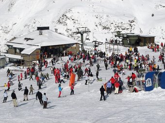 Amb l'aeroport, el Pirineu internacionalitzarà la seva oferta turística. EL PUNT