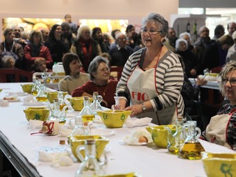 El concurs d'allioli va tenir molt èxit.  E. MAGRE