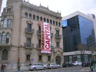 La pancarta reivindicant la capitalitat de vegueria per Tarragona a la seu de la Cambra de Comerç.