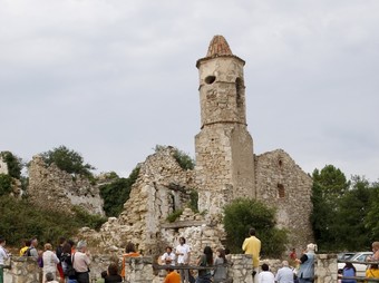 La torre-campanar de l'església.  T. VAN DER MEULEN