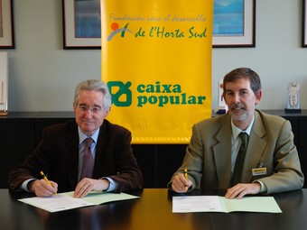 Alfred Domínguez i Rossend Ortí, signen el conveni de col·laboració. /  CEDIDA