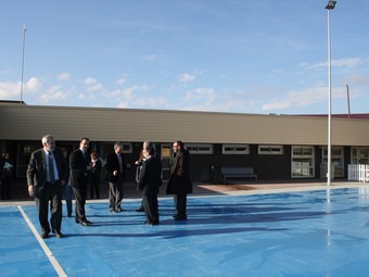 Imatge de la inauguració de l'escola.