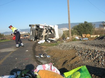 El camió accidentat a la carretera ahir a Constantí ACN