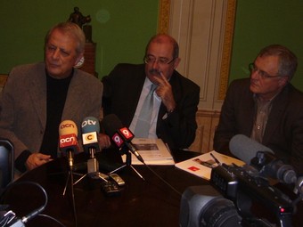 La roda de premsa. D'esquerra a dreta, Joan Albesa, Lluís Sacrest, Manel Nadal, Miquel Franch i Flora Vilalta. R. E