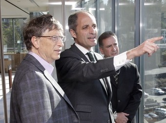 Bill Gates i Francisco Camps a Kirkland. /  EL PUNT