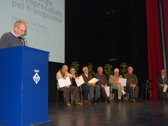 Josep Ayza i altres dels represaliats del Garraf durant l'acte d'homenatge.  L.M