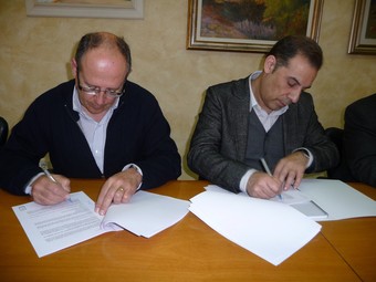 L'alcalde de Vandellòs i l'Hospitalet de l'Infant, Josep Castellnou; i el president del Consell Comarcal del Baix Camp, Josep Masdeu.
