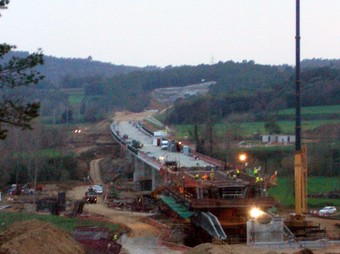 Una imatge del viaducte del TAV que es fa a Ravós del Terri. 