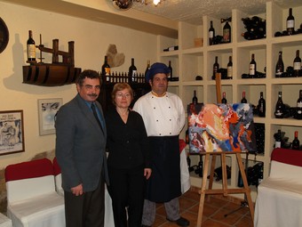 Baltasar Julià, propietari del restaurant, la seva dona Encarna i el xef Lluís Viñas.  FÈLIX LLOVELL