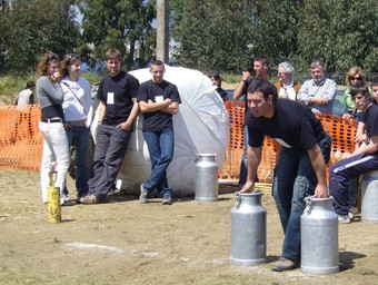 Participants a la cursa de cantines en una edició anterior de la fira.  M.V