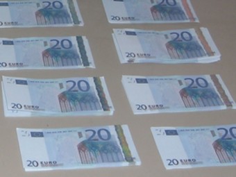 Els 7.940 euros falsificats interceptats a la Jonquera.