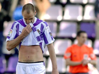 Borja Fernández es lamenta durant el partit d'ahir.  EFE