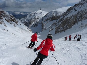 Esquiadors a les pistes d'esquí de la Masella.  EL PUNT