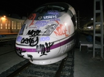 Pintades que van fer els grafiters en un tren d'alta velocitat.