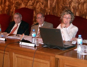 Hostench presidint una sessió de la Cambra l'any 2006.  I. BOSCH