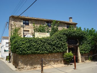 La façana del restaurant La Masia de l'Era F. LL