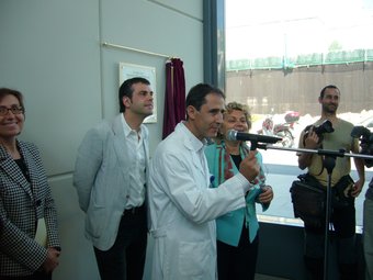 El director mèdic de l'hospital de Figueres amb Santi Vila i Marina Geli. J.M.S