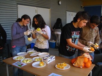 Els alumnes van participar en els diversos tallers. EL PUNT