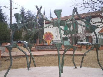 El monument La Sardana de Claude Gomez.  J. D