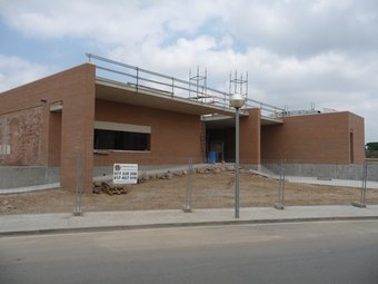 L'equipament es construeix a la plaça de l'Arbre i està valorat en poc més d'un milió.  N.R