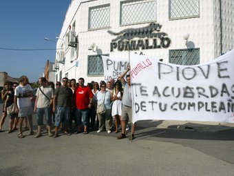 Treballadors manifestant-se a Pineda. QUIM PUIG