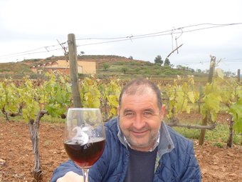 El viticultor Carles Andreu celebra la llarga trajectòria de la denominació d'origen conquenca. C.G