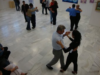 Classe magistral de tango en una altra sessió a la ciutat de Calp. / ARXIU.