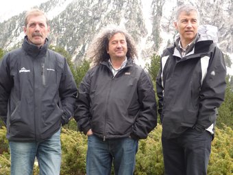 Joan Sala (conseller delegat de Gran Pallars), Agustí Perot (alcalde d'Espot) i Joan Viladomat (propietari de Grandvalira), ahir al Parc Nacional d'Aigüestortes i Sant Maurici.  D.M