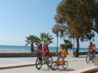 Benicàssim ofereix una ruta cicloturística de 15 quilòmetres que properament enllaçarà amb la Via Verda de la Mar.  AJ. BENICÀSSIM