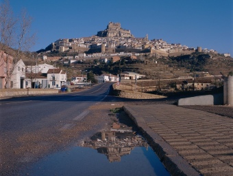 Vista de Morella des de la carretera d'accés a la vila. ARXIU