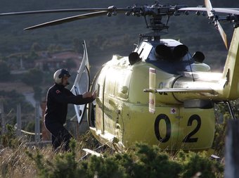 Un dels helicòpter a que treballava a la zona de l'incendi on ahir van morir els dos ocupants d'una avioneta.  ACN