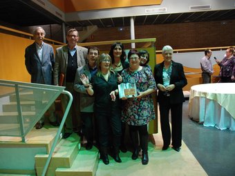 Grup de premiats pels premis Vila d'Ascó.  EL PUNT