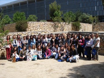 Una imatge del grup de noies participants en el «Girl's day» d'ahir a Sescelades. S.C