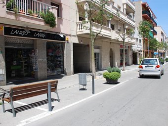 El passeig Vilanova de Cubelles és una de les zones comercials del municipi./  M.L