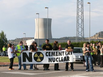 Una protesta contra el cementiri nuclear a Ascó el passat mes de maig OLIVIA MOLET
