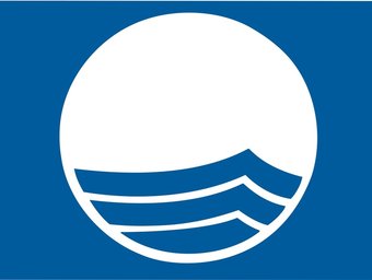 El logotig que identifica els municipis que han obtingut la distinció de la Bandera Blava.